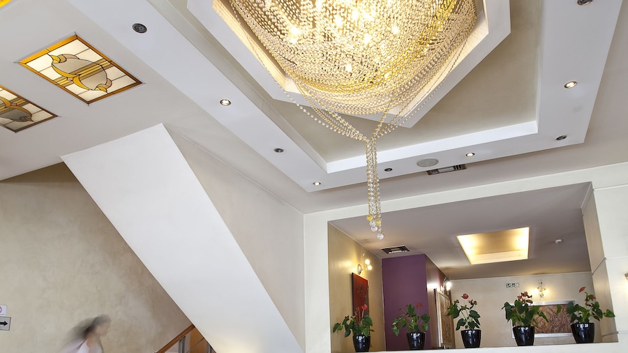Crystal City Hotel