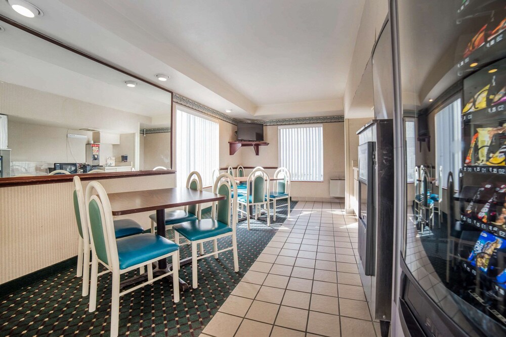 Rodeway Inn & Suites - Nampa