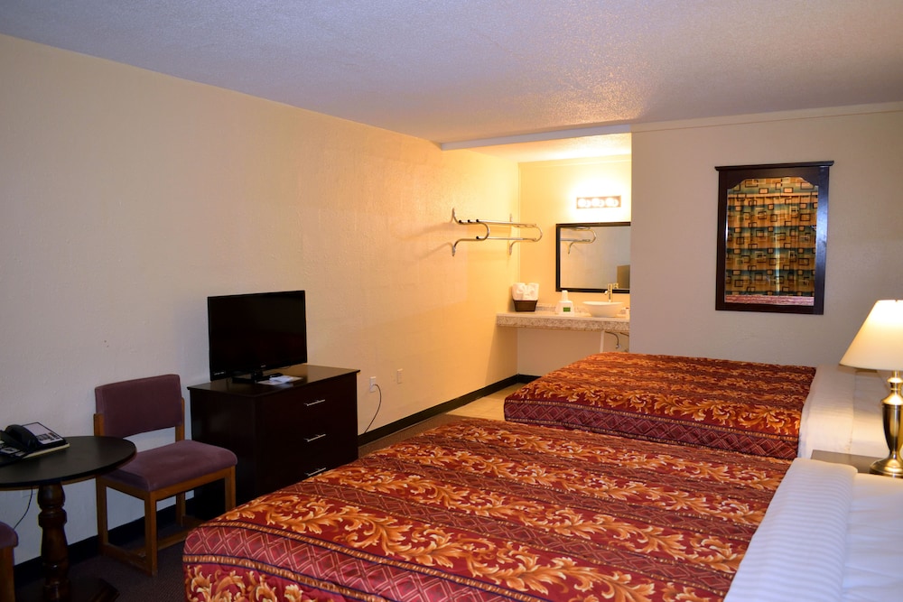 Room, Red Carpet Inn Battleboro