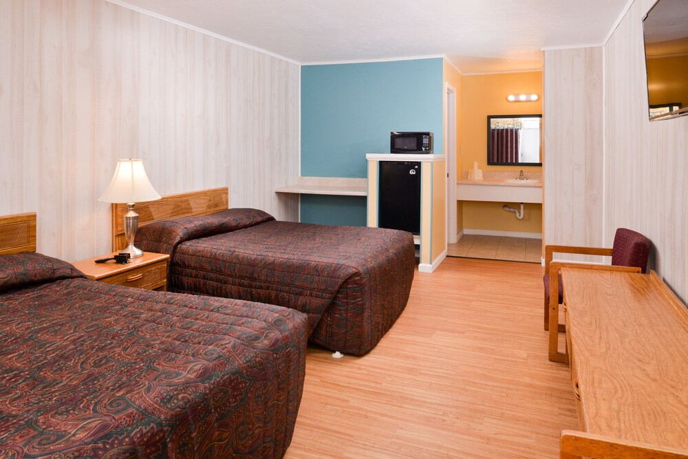 Room, Red Carpet Inn Battleboro