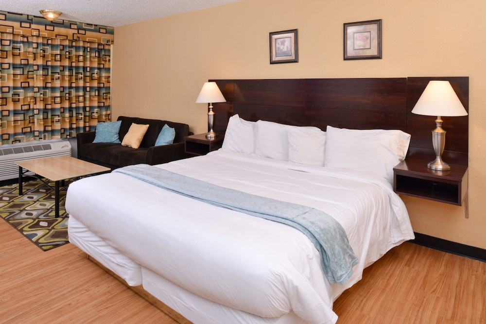 Room, Red Carpet Inn Battleboro