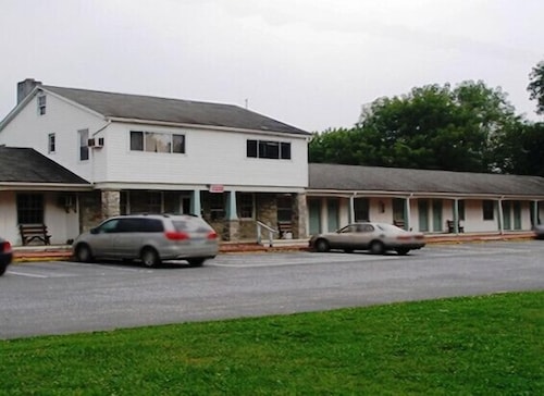 Great Place to stay Red Carpet Inn & Suites Morgantown near Morgantown 