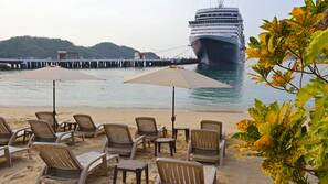 Beach nearby, white sand, free beach shuttle, beach cabanas