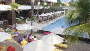 3 kolam renang outdoor