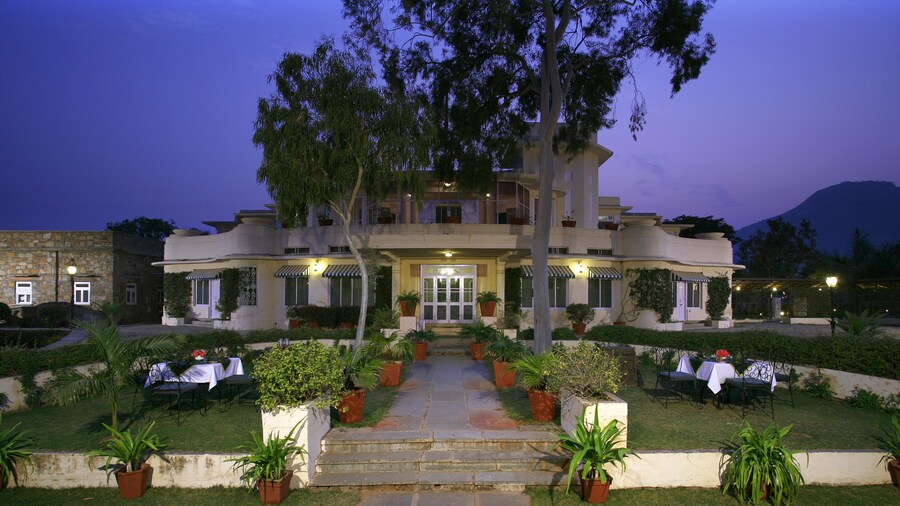 Shikarbadi Hotel