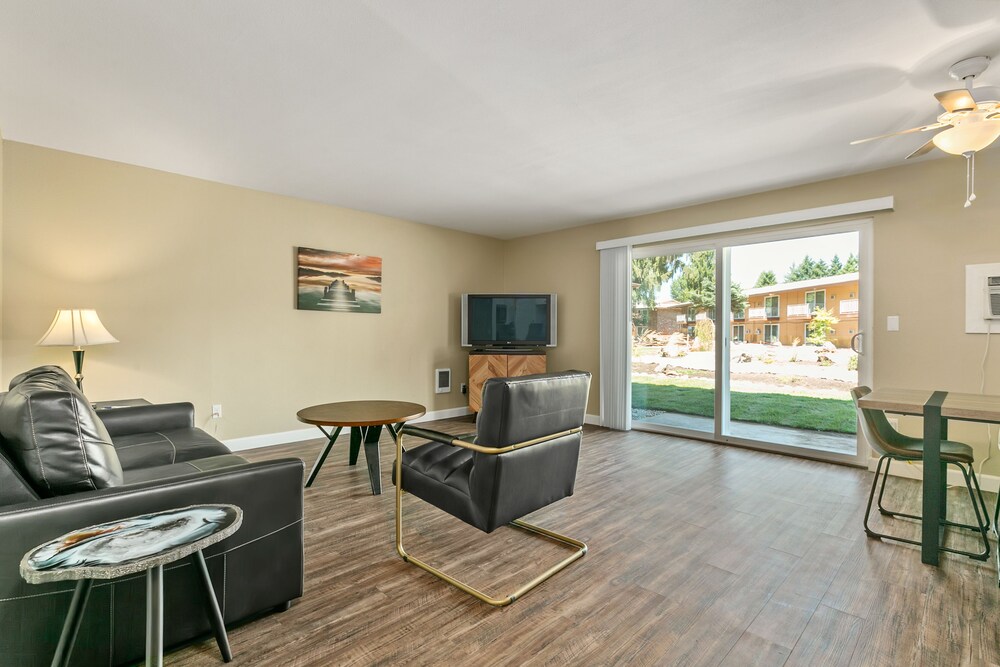 Sunrise Garden Suites Seattle 2019 Hotel Prices Expedia Co In View From Hotel Featured Image