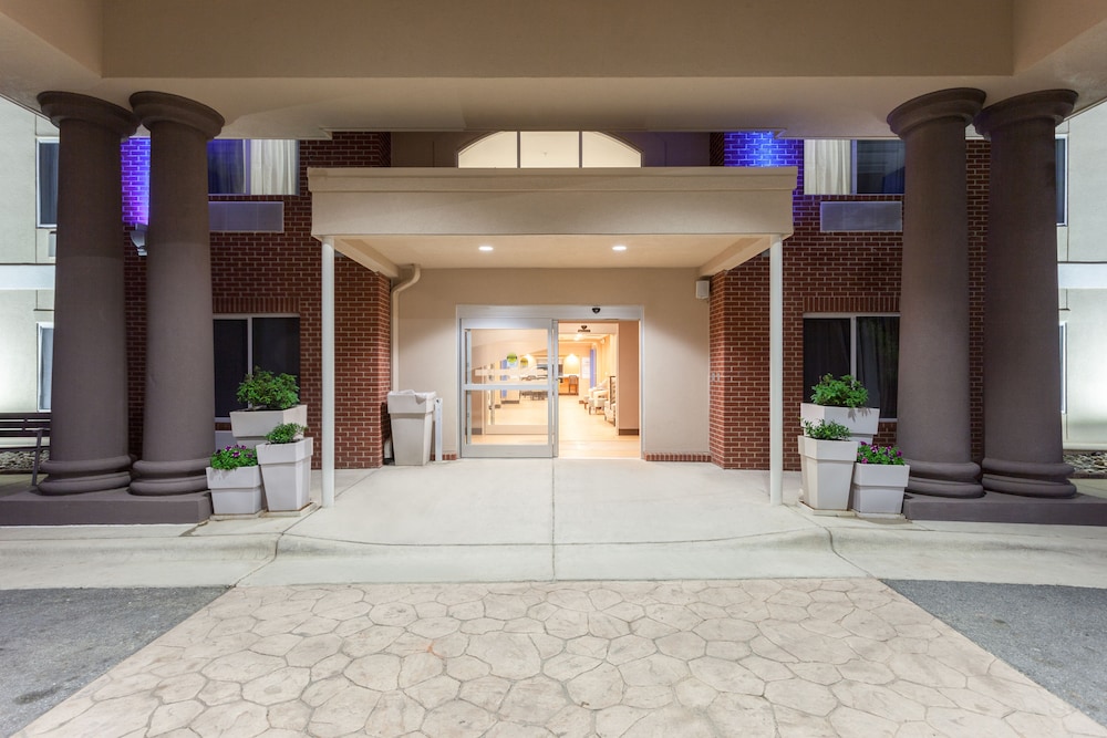 Holiday Inn Express Hotel & Suites Mebane, an IHG Hotel