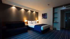 In-room safe, free WiFi, linens