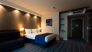 In-room safe, free WiFi, linens