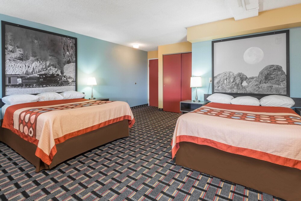 Super 8 by Wyndham Henderson North East Denver