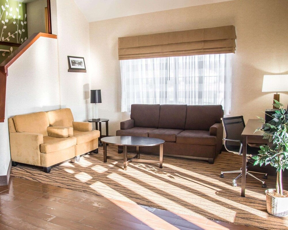 Room Deals for Sleep Inn & Suites Allendale, Allendale starting at 82