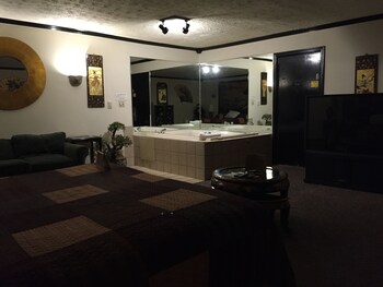 Wildwood Inn Tropical Dome Theme Suites Covington 76 Room Prices Reviews Travelocity