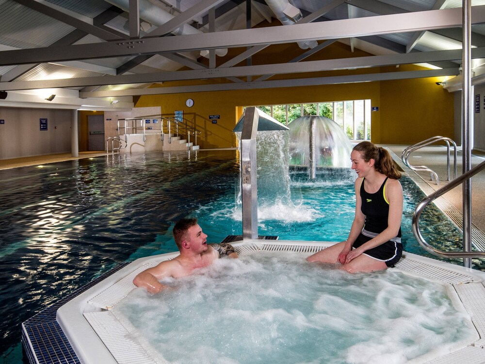 Indoor spa tub, Midlands Park Hotel