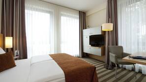 Hypoallergeen beddengoed, een minibar, een kluis op de kamer, een bureau