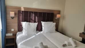 Premium bedding, down duvet, Select Comfort beds, in-room safe