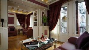 Minibar, in-room safe, free WiFi, wheelchair access