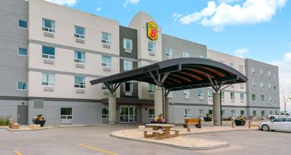 Super 8 by Wyndham Winnipeg East MB