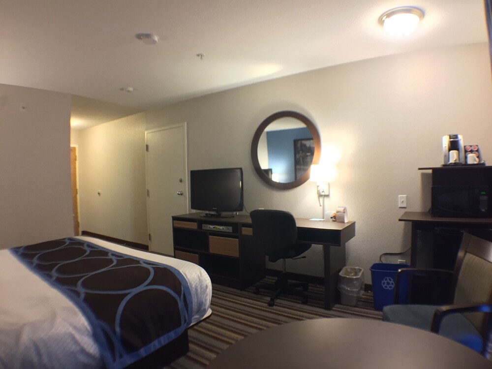 Room, Super 8 by Wyndham Fort Frances