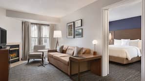 Pillowtop beds, in-room safe, desk, blackout drapes
