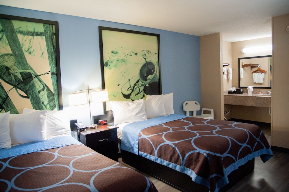 Room, Super 8 by Wyndham Crestview