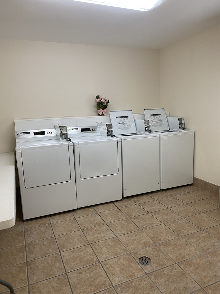 Laundry room, Homestead Apart-Hotel