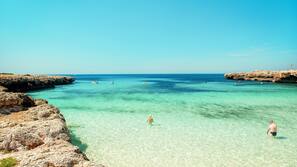 Sulla spiaggia, sabbia bianca