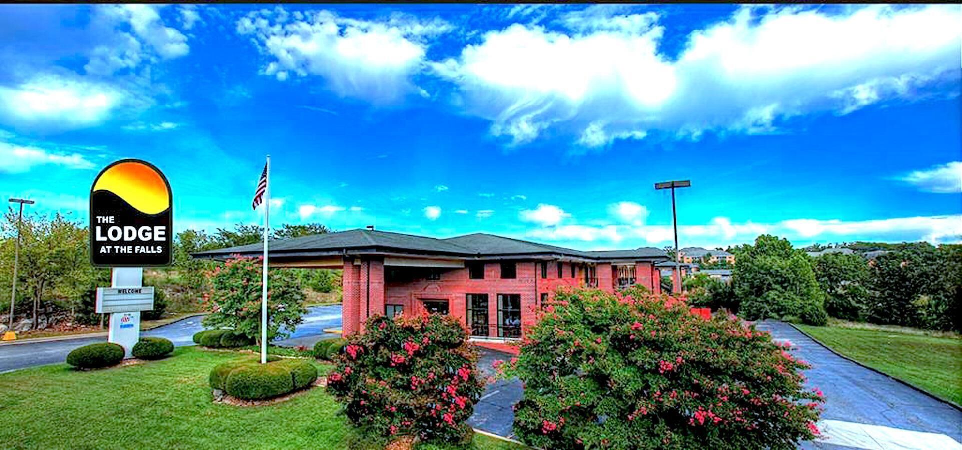 Lodge At The Falls