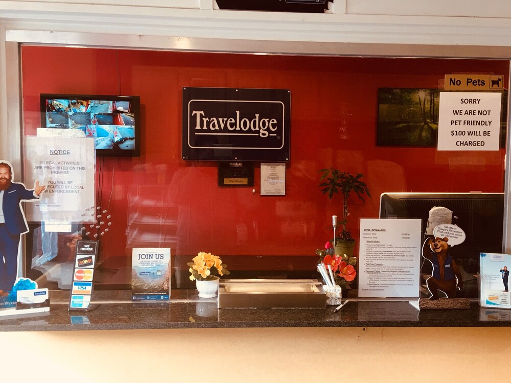 Travelodge by Wyndham Bay Shore Long Island