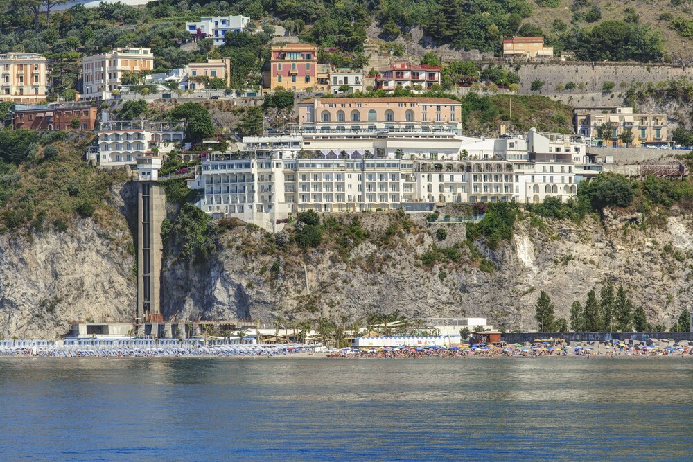 download lloyd s baia hotel download lloyd s baia hotel