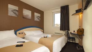Premium bedding, desk, iron/ironing board, free WiFi