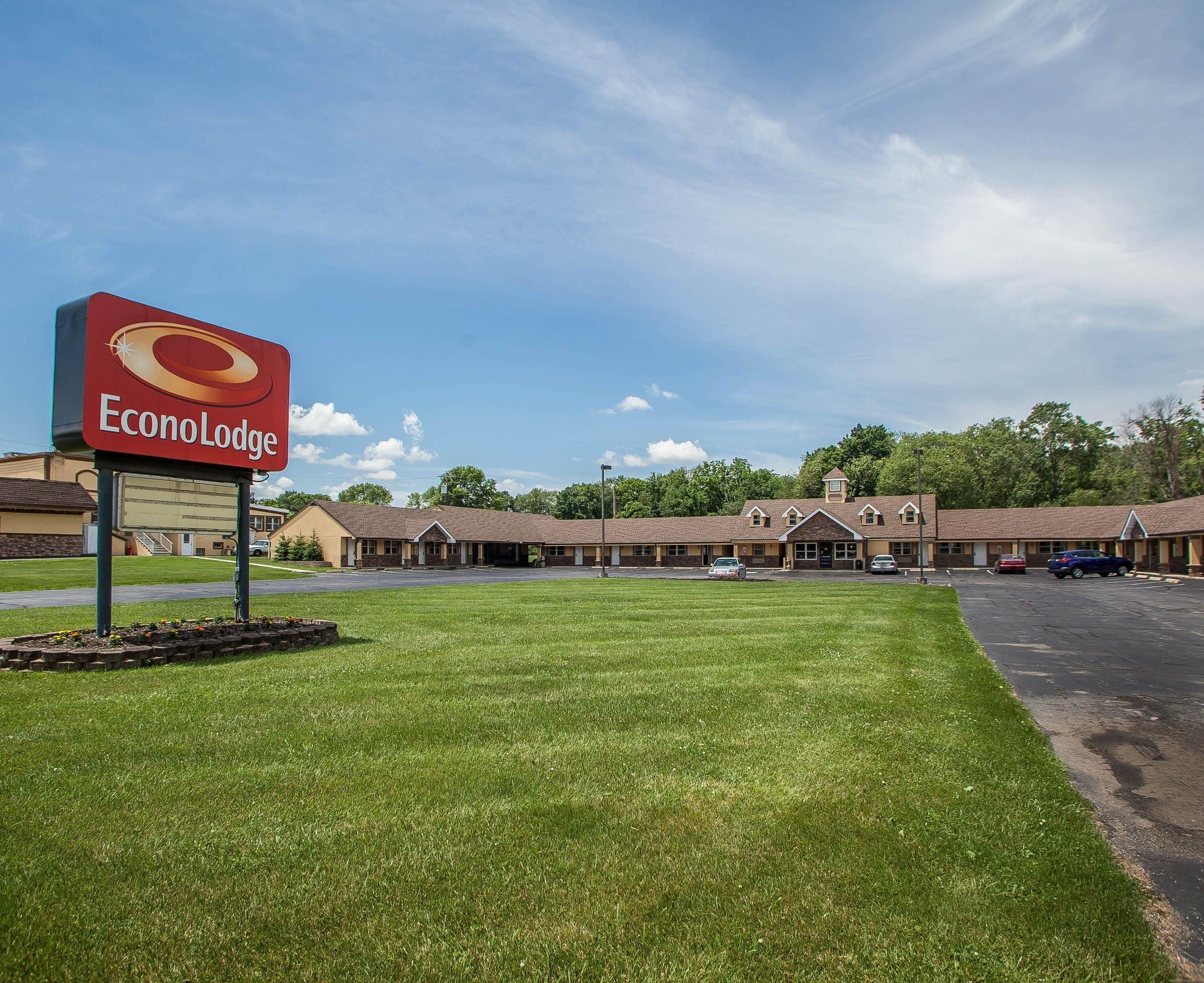 Econo Lodge Newton in Newton, United States