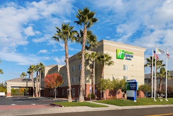 Holiday Inn Express Hotel & Suites Vacaville, an IHG Hotel