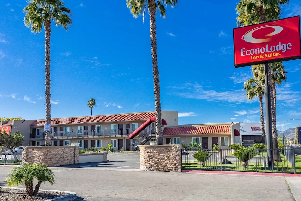 Econo Lodge Inn & Suites Escondido Downtown