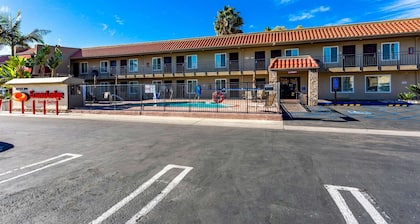 Econo Lodge Inn & Suites Escondido Downtown