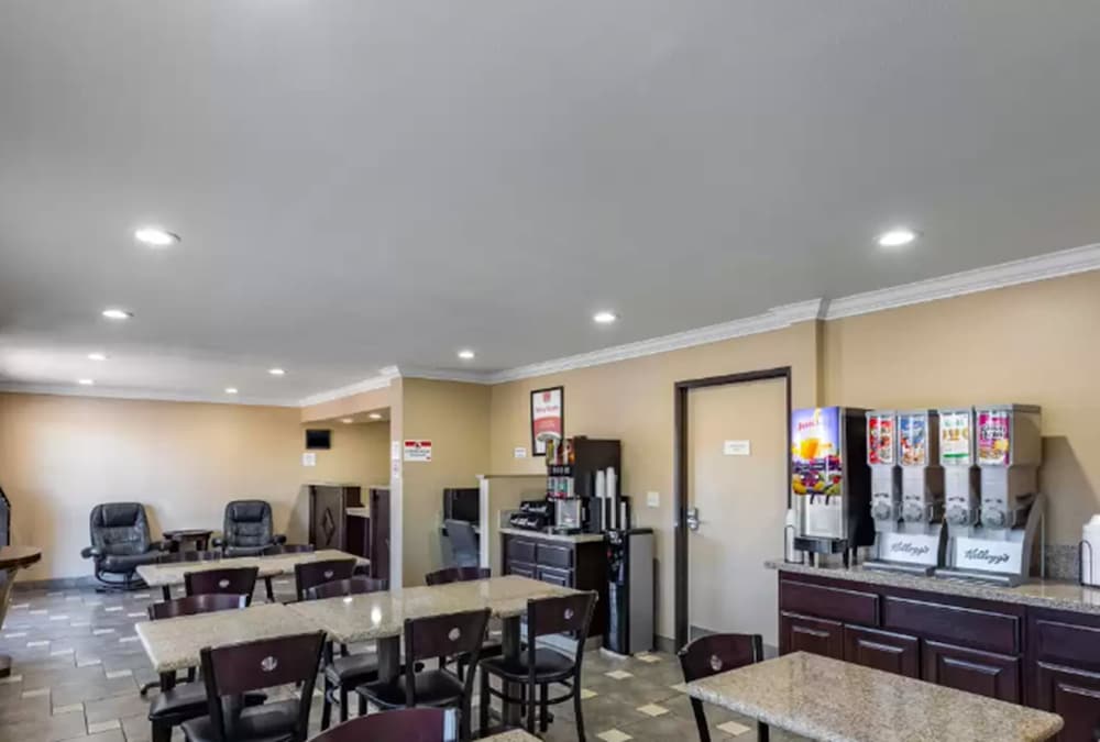 Econo Lodge Inn & Suites Escondido Downtown