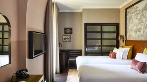 Minibar, cassaforte in camera, con stile personalizzato