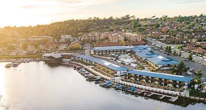 Lakehouse Hotel and Resort