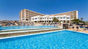 2 piscinas al aire libre, sombrillas, tumbonas