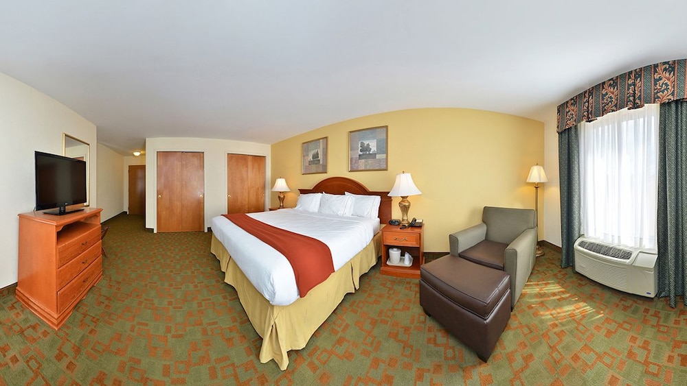 Holiday Inn Express Hotel & Suites Petersburg-Dinwiddie, an IHG Hotel