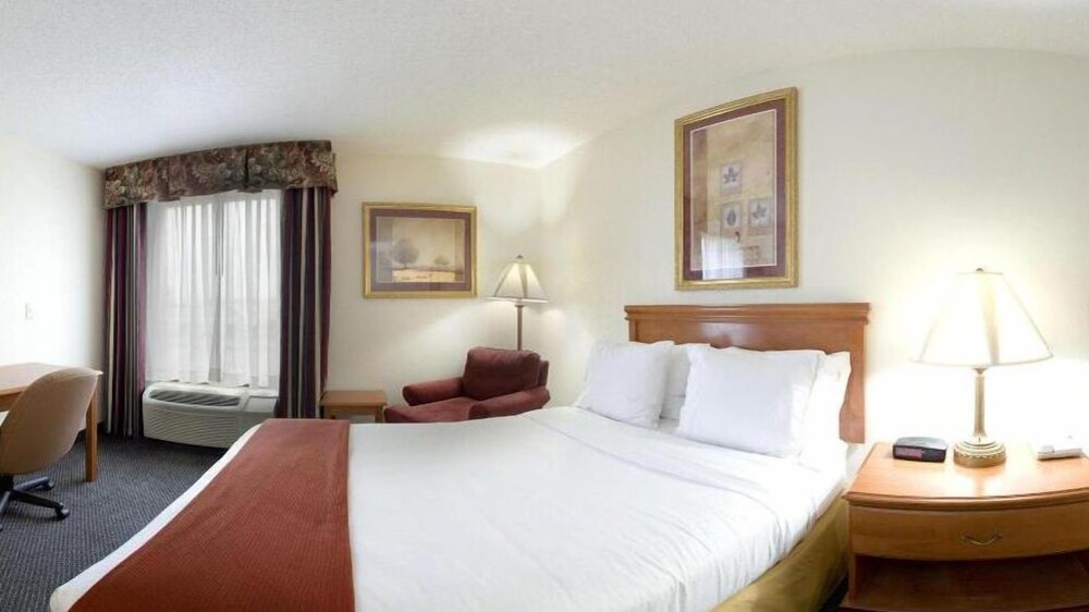 Holiday Inn Express Hotel & Suites Petersburg-Dinwiddie, an IHG Hotel