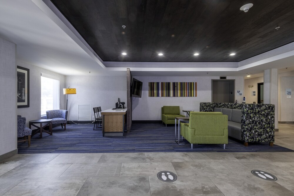 Holiday Inn Express Hotel & Suites Petersburg-Dinwiddie, an IHG Hotel