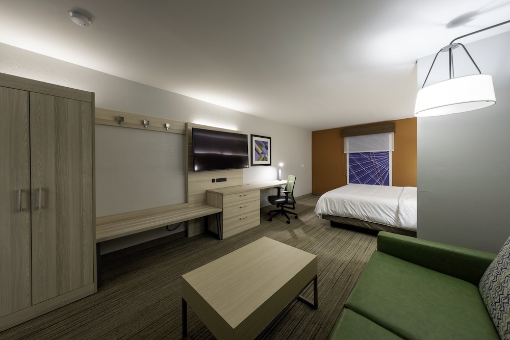 Holiday Inn Express Hotel & Suites Petersburg-Dinwiddie, an IHG Hotel