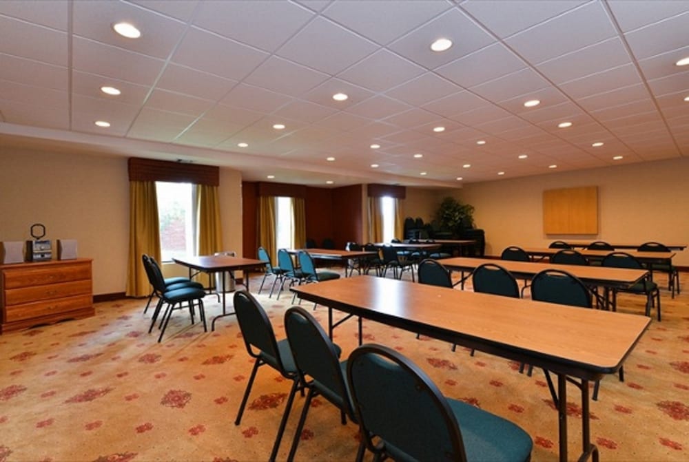 Holiday Inn Express Hotel & Suites Petersburg-Dinwiddie, an IHG Hotel