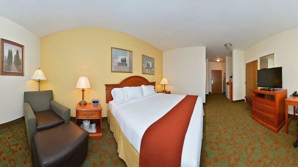 Holiday Inn Express Hotel & Suites Petersburg-Dinwiddie, an IHG Hotel