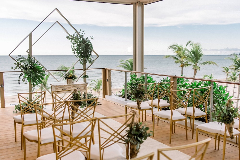 Courtyard by Marriott Isla Verde Beach Resort in San Juan Best Rates & Deals on Orbitz