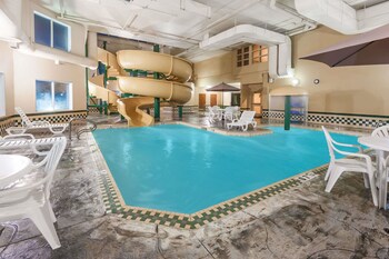 hotels in greeneville tn with indoor pool