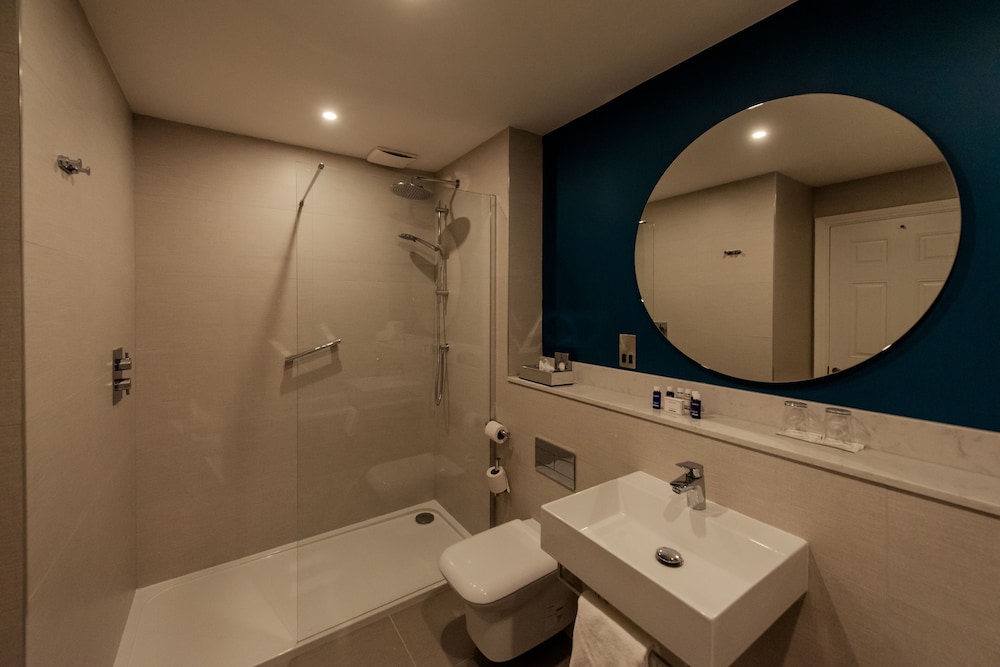 Bathroom, Tulfarris Hotel & Golf Resort