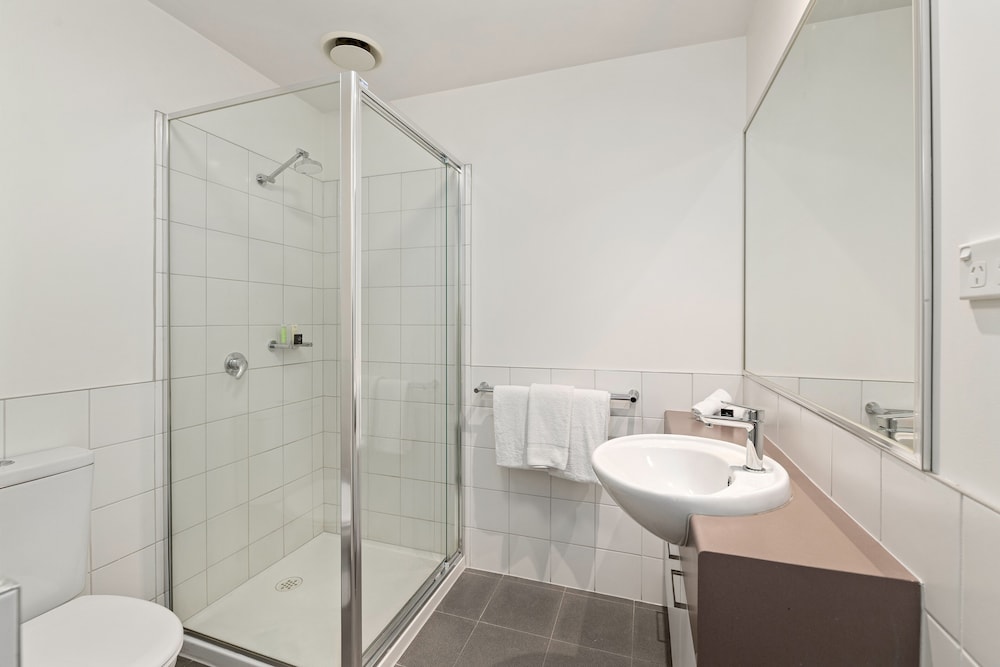 Bathroom, Burwood Serviced Apartments