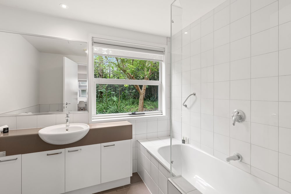 Bathroom, Burwood Serviced Apartments