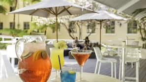 2 outdoor pools, pool umbrellas, pool loungers